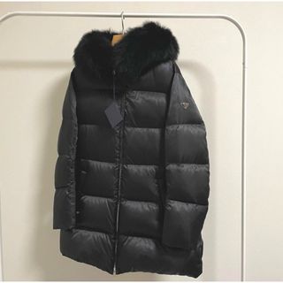 PRADA(ダウンコート ・ ホワイト/白色系)のフリマアイテム一覧 PRADA(ダウンコート ・ ホワイト/白色系)のフリマアイテム一覧