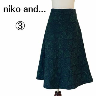 ニコアンド(niko and...)のniko and... ニコアンド　フレア　膝丈スカート　総柄　グリーン　M(ひざ丈スカート)