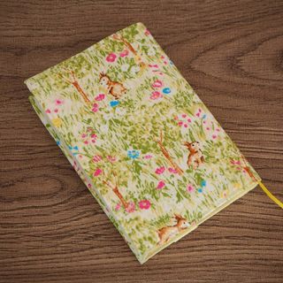 【文庫本】絵本のようなブックカバー★ゴムバンド栞付 手帳カバー★森のうさぎ(ブックカバー)