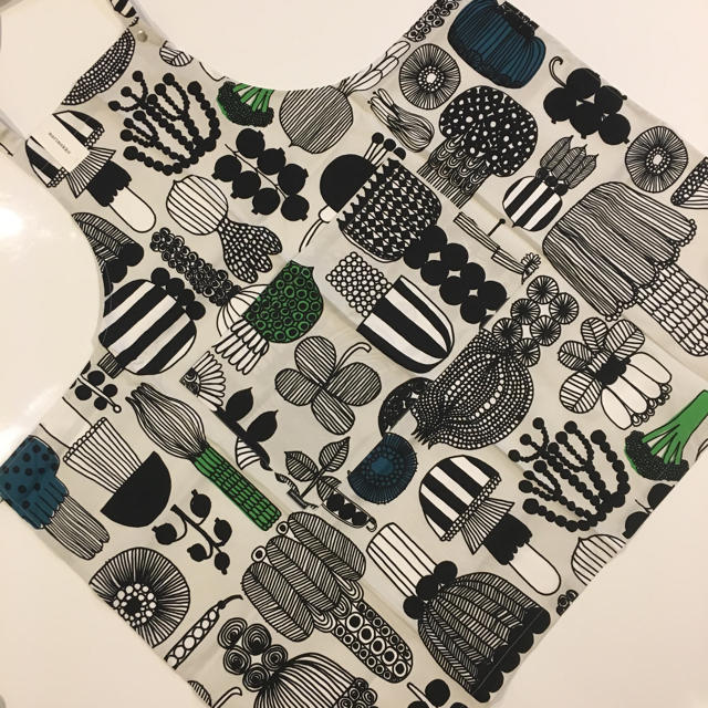 marimekko(マリメッコ)のmarimekko マリメッコ定番人気のエプロン プータルフリンパルハート インテリア/住まい/日用品のキッチン/食器(調理道具/製菓道具)の商品写真