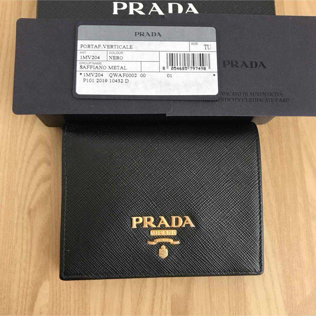 美品 PRADA プラダ 二つ折り財布 ミニ財布 サフィアーノ 黒 美品 PRADA プラダ 二つ折り財布 ミニ財布 サフィアーノ 黒