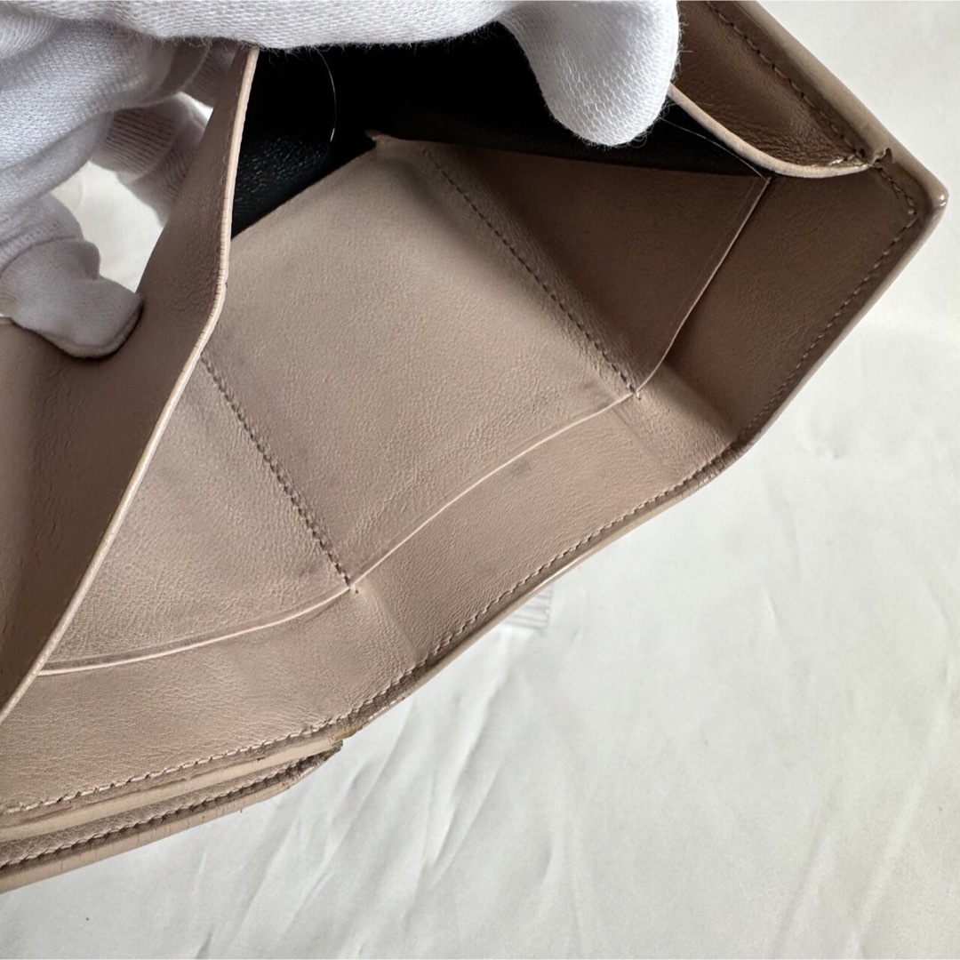 Yves Saint Laurent - 【人気】YSL ピンクベージュ 三つ折り財布 Yves Saint Laurent - 【人気】YSL ピンクベージュ 三つ折り財布