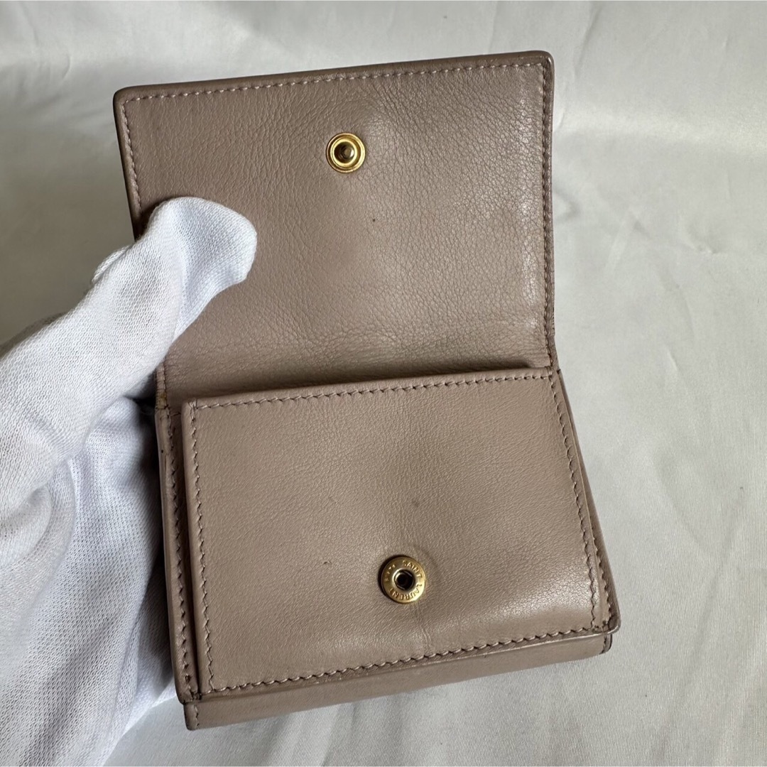 Yves Saint Laurent - 【人気】YSL ピンクベージュ 三つ折り財布 Yves Saint Laurent - 【人気】YSL ピンクベージュ 三つ折り財布