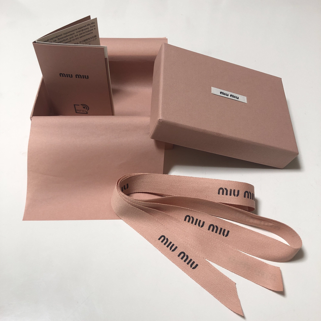 MIU MIU - 【miumiu】ミュウミュウプレゼントボックス&リボンの MIU MIU - 【miumiu】ミュウミュウプレゼントボックス&リボンの