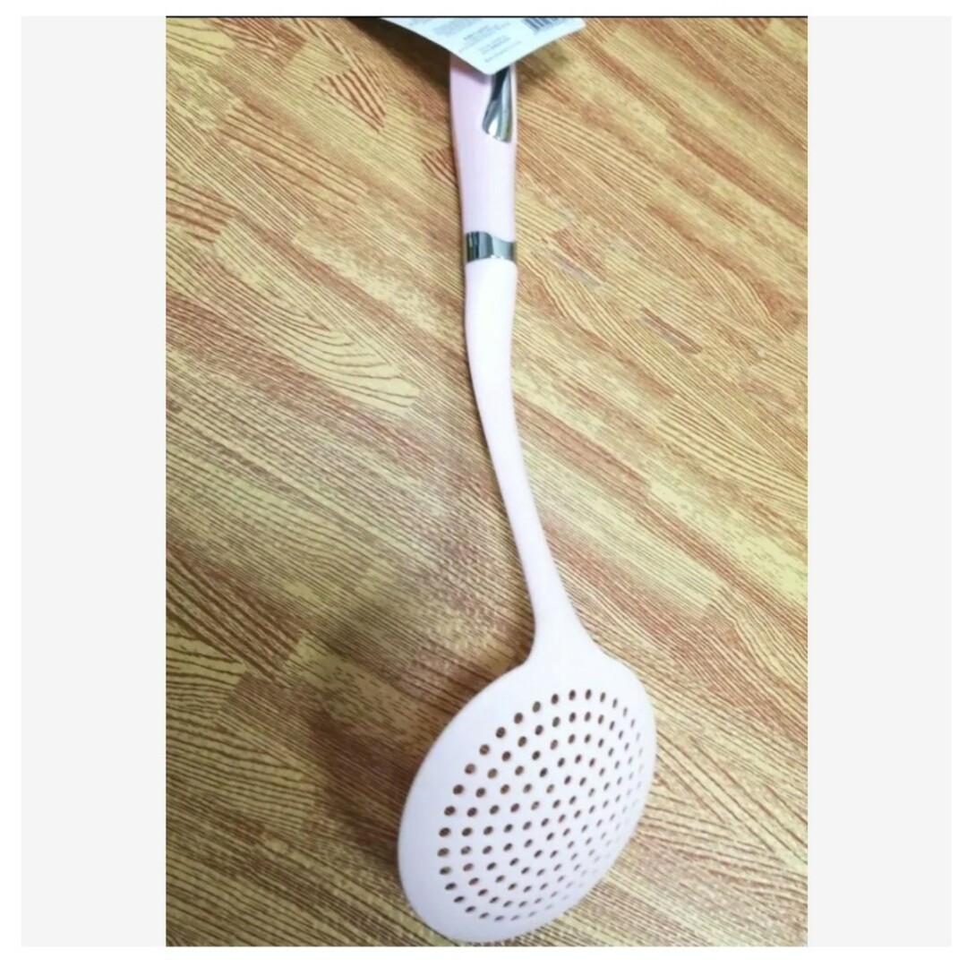 Cuisinart(クイジナート)のタグ付き未使用品　クイジナート　スキンマー　穴あきお玉　レードル　可愛い　ピンク インテリア/住まい/日用品のキッチン/食器(調理道具/製菓道具)の商品写真