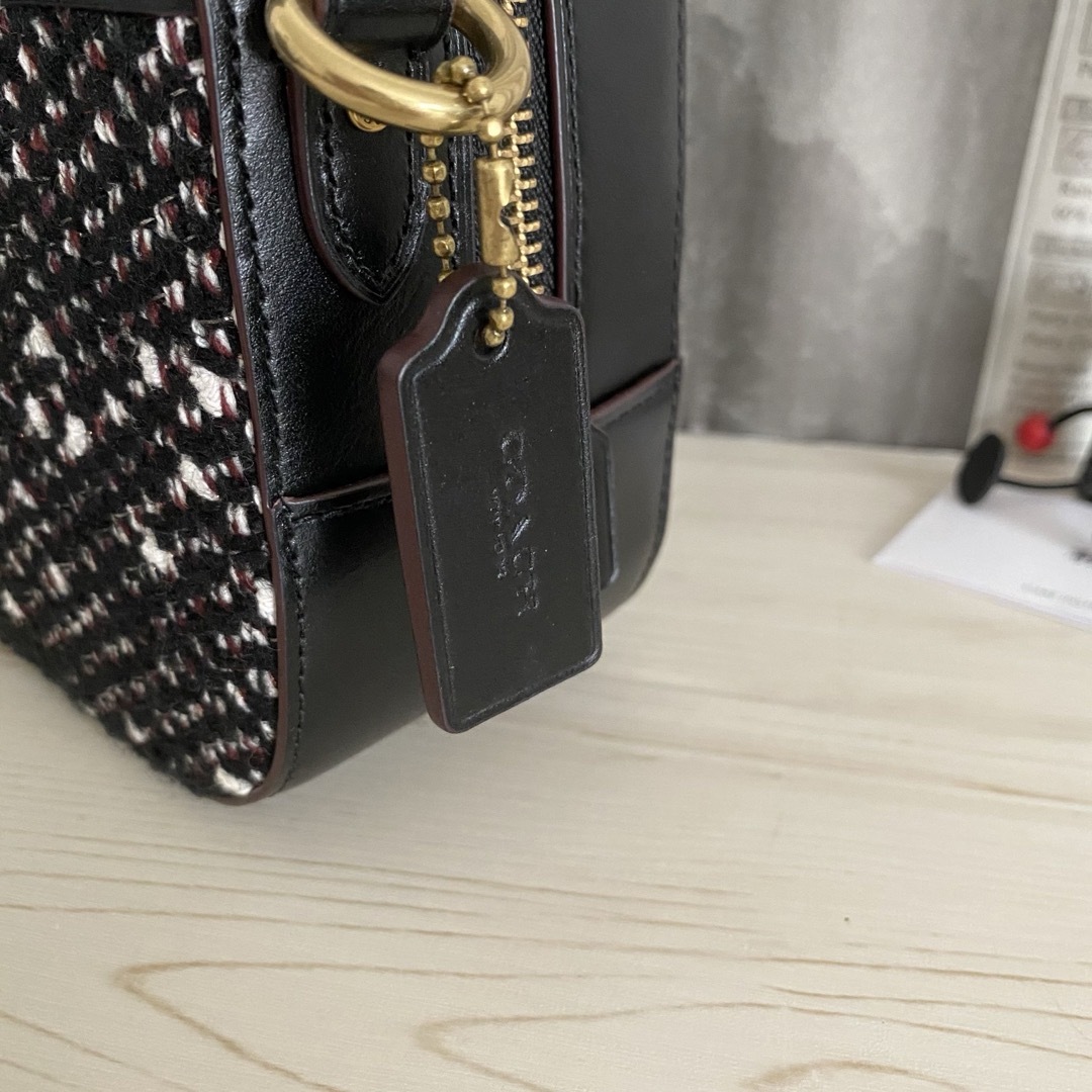 定価4.9万円 新品 COACH コーチ ショルダーバッグ ブラック 黒色 定価4.9万円 新品 COACH コーチ ショルダーバッグ ブラック 黒色