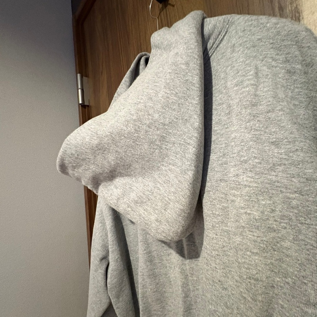 【即納】ESSENTIALS グレー パーカー メンズのトップス(パーカー)の商品写真