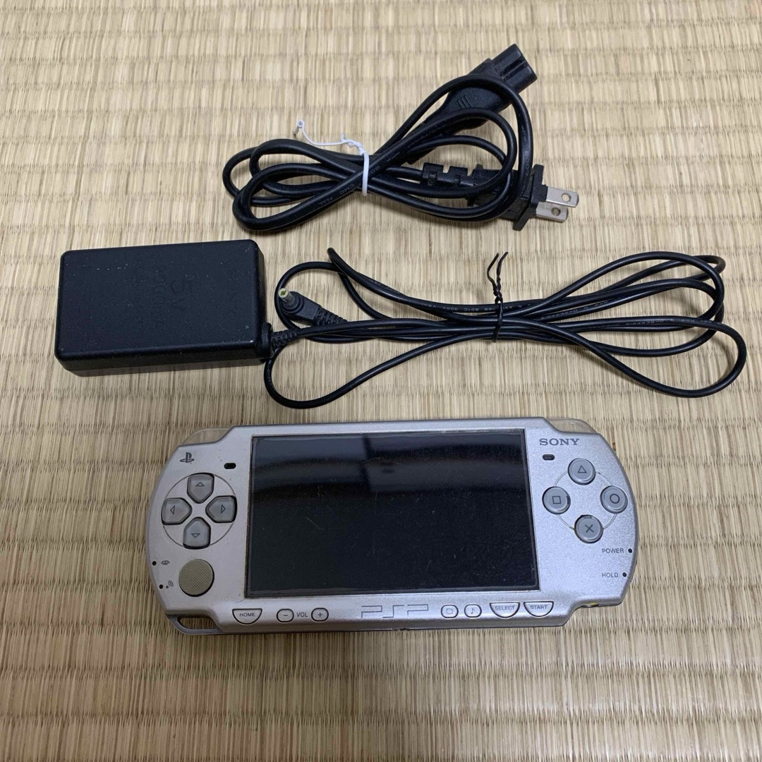 PlayStation Portable - 【純正品】PSP本体+充電器【ジャンク PlayStation Portable - 【純正品】PSP本体+充電器【ジャンク