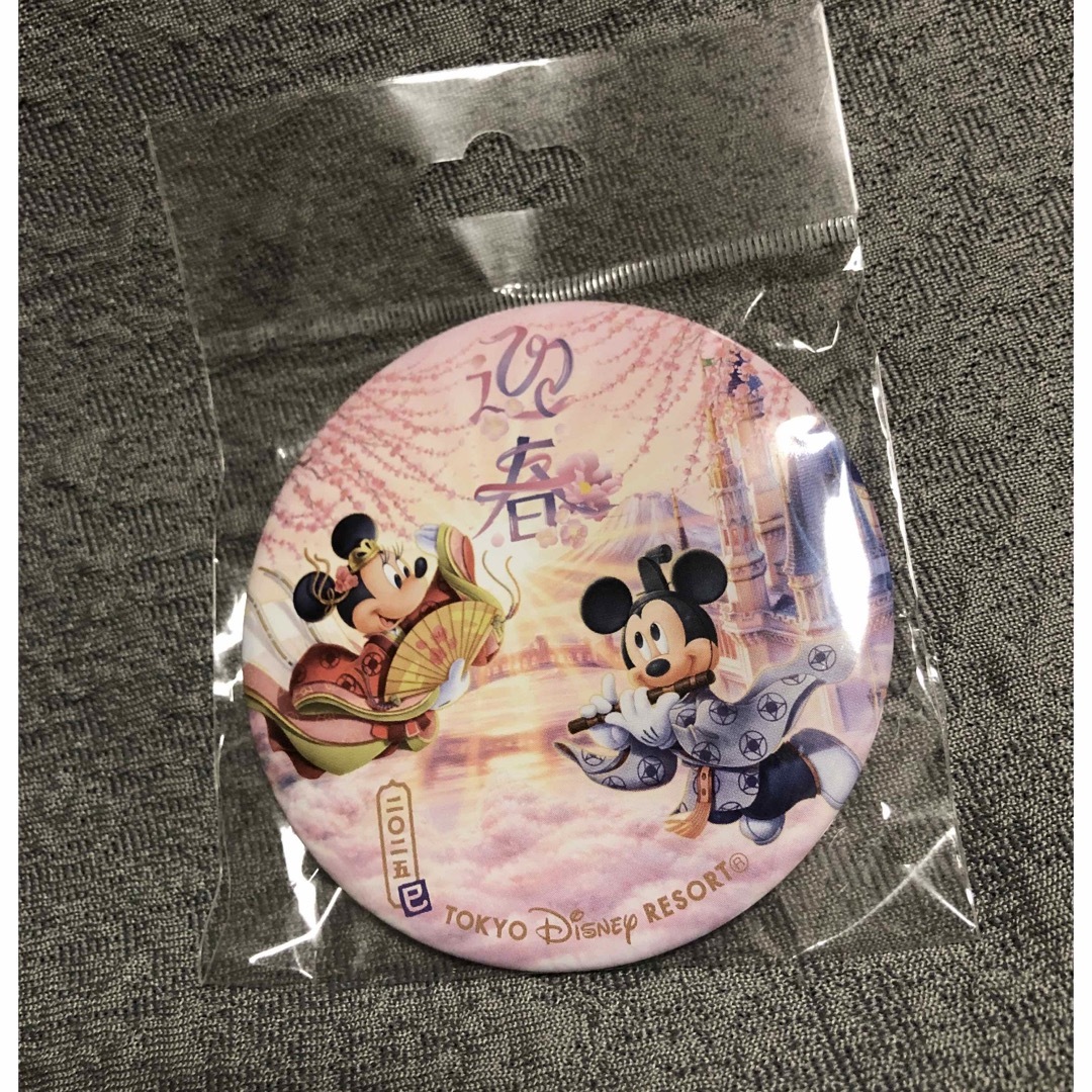 Disney(ディズニー)の缶バッジ ディズニーランド ディズニーシー 2025 巳年 正月 エンタメ/ホビーのおもちゃ/ぬいぐるみ(キャラクターグッズ)の商品写真