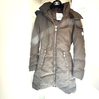 MONCLER(ダウンコート ・ ブラウン/茶色系)のフリマアイテム一覧 MONCLER(ダウンコート ・ ブラウン/茶色系)のフリマアイテム一覧