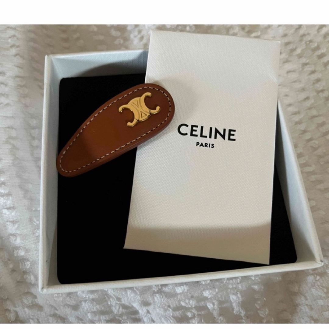 CELINE トリオンフ スナップ ヘアクリップ カーフスキン CELINE トリオンフ スナップ ヘアクリップ カーフスキン