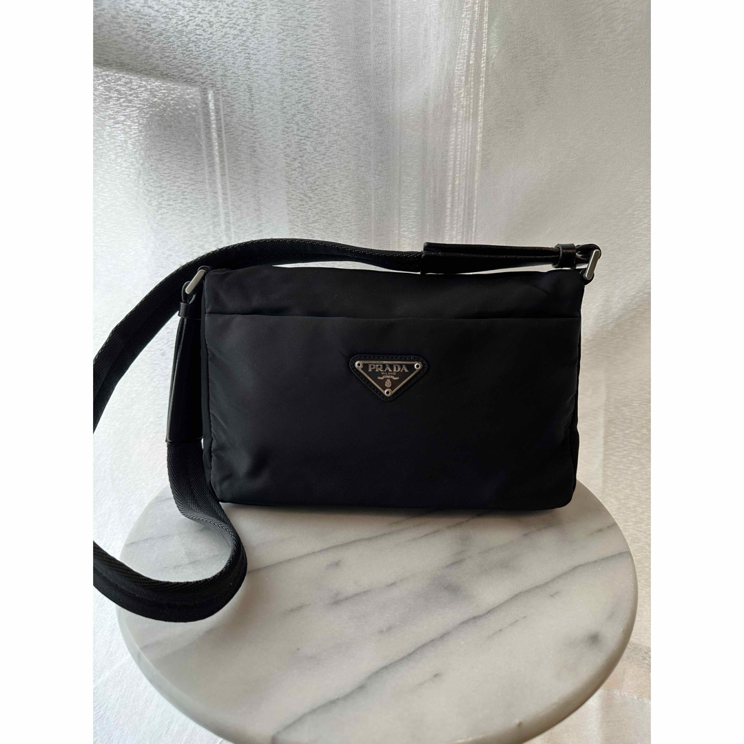 超美品】肩掛けショルダーバッグPRADAプラダ 黒 超美品】肩掛けショルダーバッグPRADAプラダ 黒