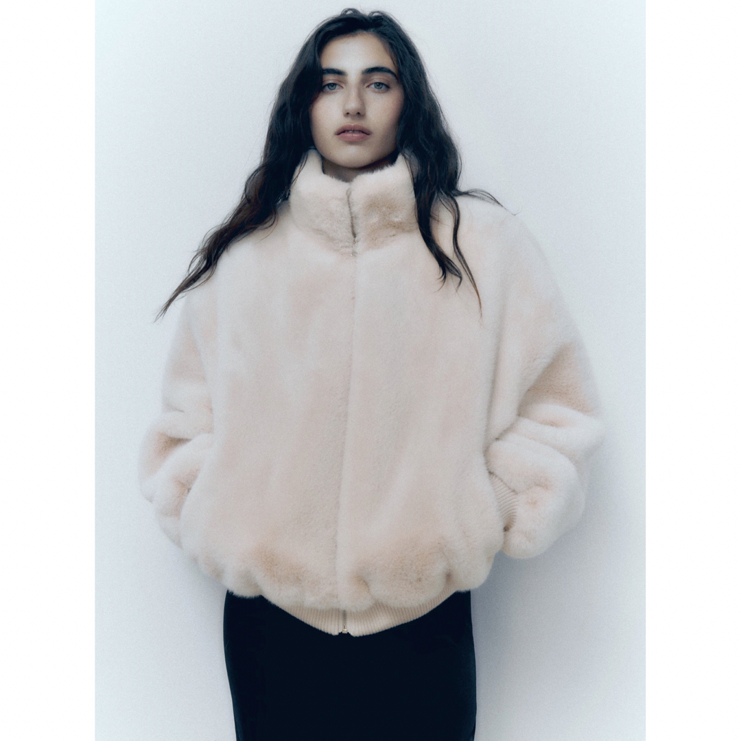 ZARA - 新品 ZARA フェイクファーボンバージャケット Lサイズの ZARA - 新品 ZARA フェイクファーボンバージャケット Lサイズの