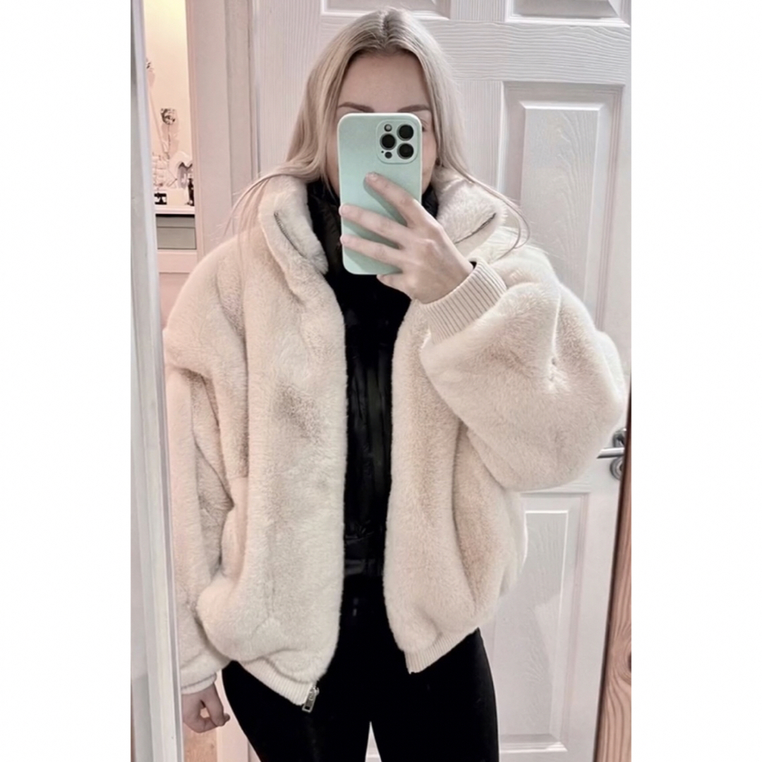 ZARA - 新品 ZARA フェイクファーボンバージャケット Lサイズの ZARA - 新品 ZARA フェイクファーボンバージャケット Lサイズの
