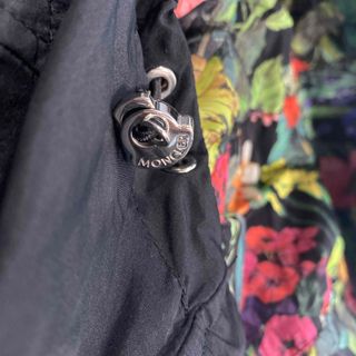MONCLER(花柄 ・ ナイロンジャケット)のフリマアイテム一覧 MONCLER(花柄 ・ ナイロンジャケット)のフリマアイテム一覧
