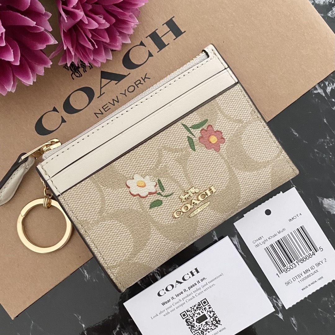新品 COACH コーチ コインケース 小銭入れ財布 花柄 ホワイト 新品 COACH コーチ コインケース 小銭入れ財布 花柄 ホワイト