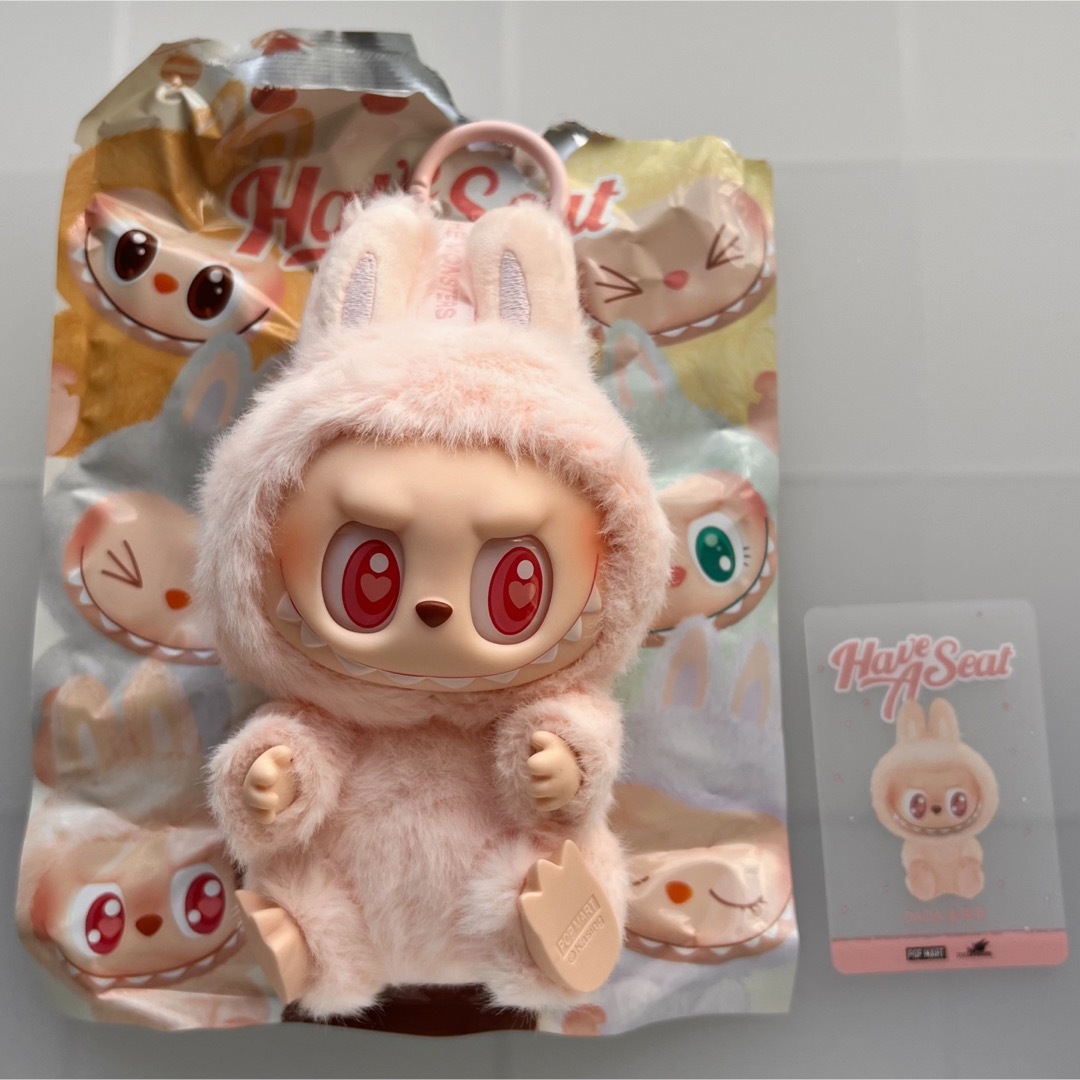 DADA ラブブ キーホルダー シート labubu have a seatの通販 by DADA ラブブ キーホルダー シート labubu have a seatの通販 by