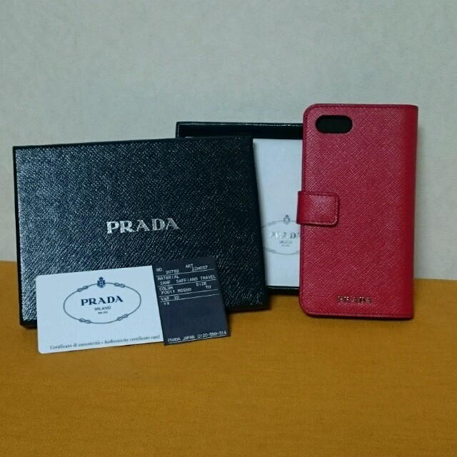 PRADA(プラダ)の手帳型スマホケース プラダ スマホ/家電/カメラのスマホアクセサリー(iPhoneケース)の商品写真