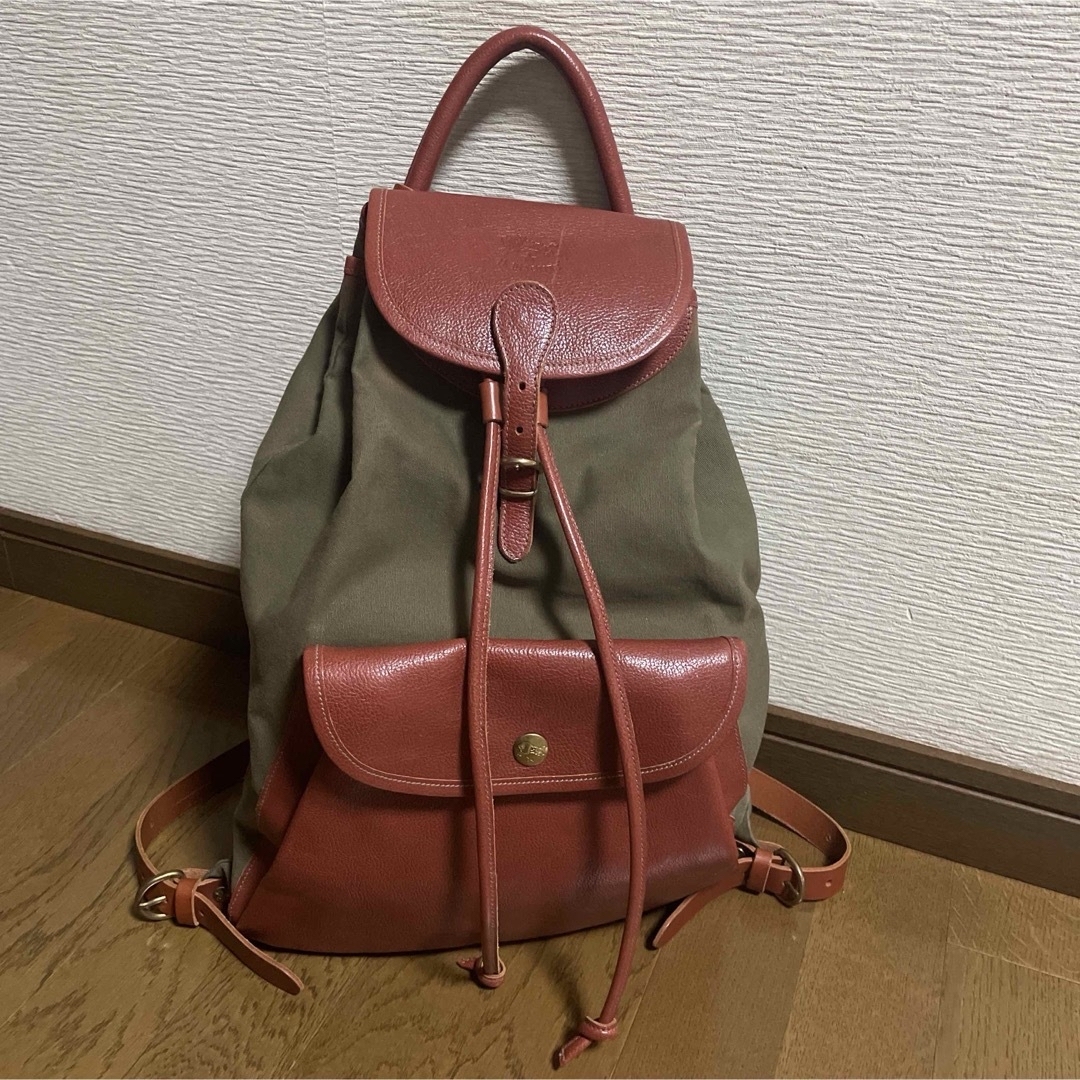 ☆イルビゾンテ☆牛革 デイバック リュック ユニセックス 美品 ☆イルビゾンテ☆牛革 デイバック リュック ユニセックス 美品