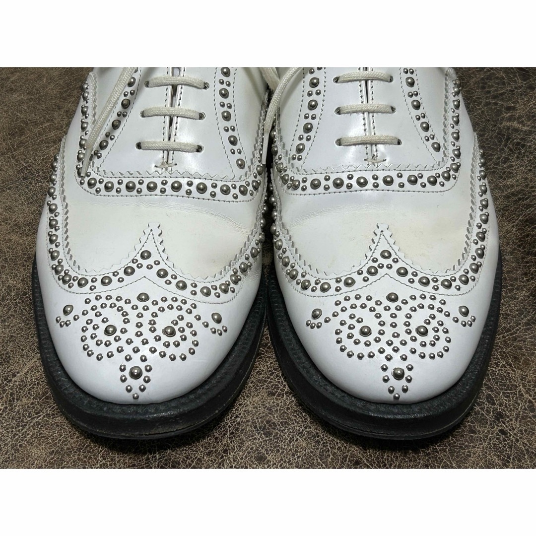 美品】Church´s スタッズ付き ウィングチップ 6.5 25.5cm 白 美品】Church´s スタッズ付き ウィングチップ 6.5 25.5cm 白