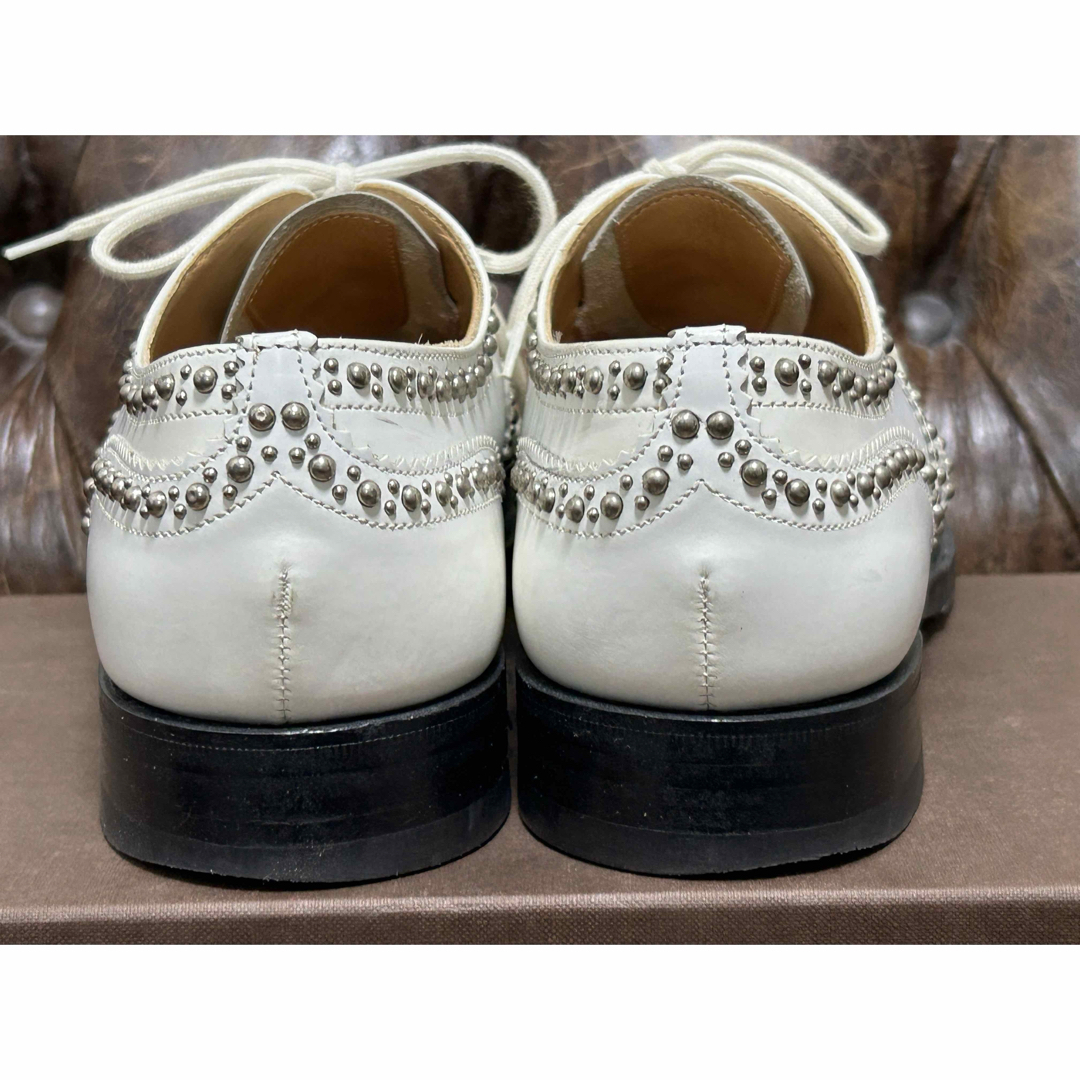 美品】Church´s スタッズ付き ウィングチップ 6.5 25.5cm 白 美品】Church´s スタッズ付き ウィングチップ 6.5 25.5cm 白