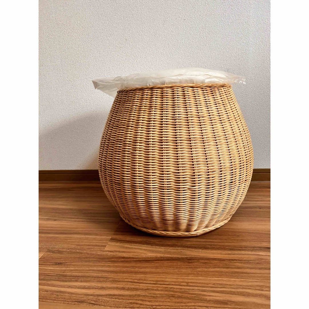 新品・未使用 』籐製 丸型クッション付きスツール 白クッション 新品・未使用 』籐製 丸型クッション付きスツール 白クッション