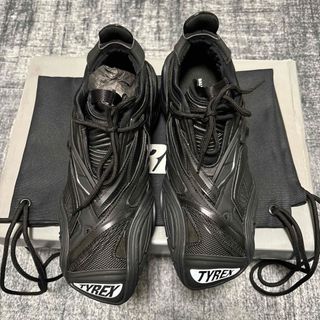 BALENCIAGA(スニーカー ・ シルバー/銀色系)のフリマアイテム一覧 BALENCIAGA(スニーカー ・ シルバー/銀色系)のフリマアイテム一覧