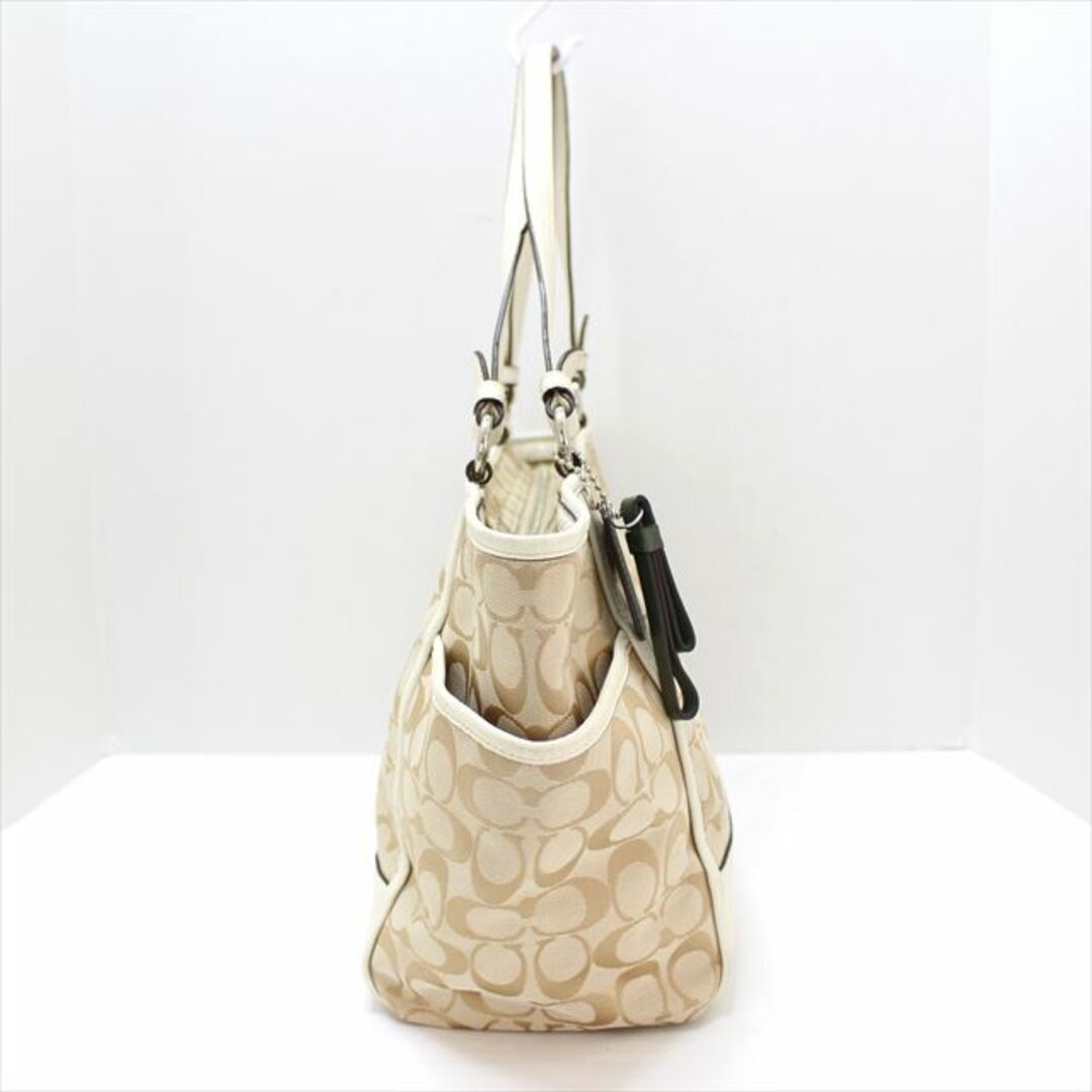 COACH コーチ 人気 シグネチャー カーキ× 白 二つ折り財布 新品 COACH コーチ 人気 シグネチャー カーキ× 白 二つ折り財布 新品