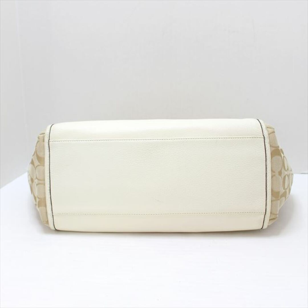 COACH コーチ 人気 シグネチャー カーキ× 白 二つ折り財布 新品 COACH コーチ 人気 シグネチャー カーキ× 白 二つ折り財布 新品