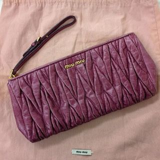 MIU MIU(レザー ・ ポーチ)のフリマアイテム一覧 MIU MIU(レザー ・ ポーチ)のフリマアイテム一覧