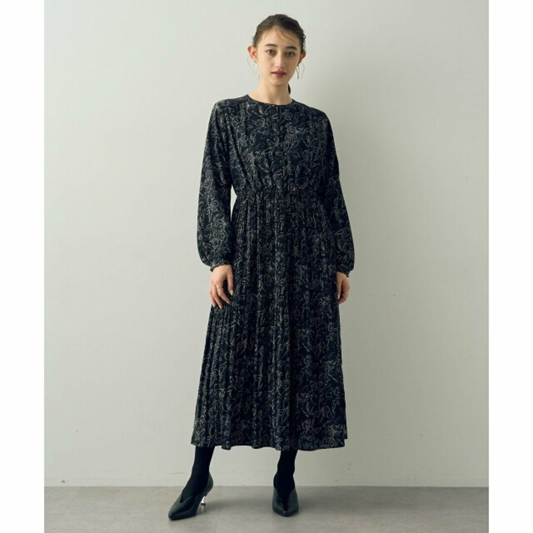YECCA VECCA(イェッカヴェッカ)の【ブラック】フラワー柄プリーツワンピース レディースのワンピース(ロングワンピース/マキシワンピース)の商品写真