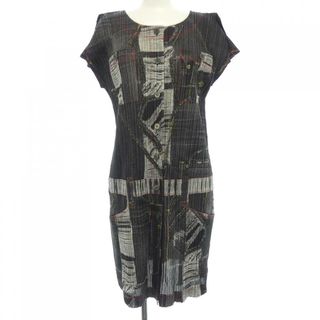 PLEATS PLEASE ISSEY MIYAKE(ひざ丈ワンピース ・ グレー/灰色 PLEATS PLEASE ISSEY MIYAKE(ひざ丈ワンピース ・ グレー/灰色