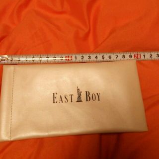 イーストボーイ(EASTBOY)の新品美品イーストボーイ♪サングラスケース!!真っ白に濃紺ロゴ入り♪(サングラス/メガネ)