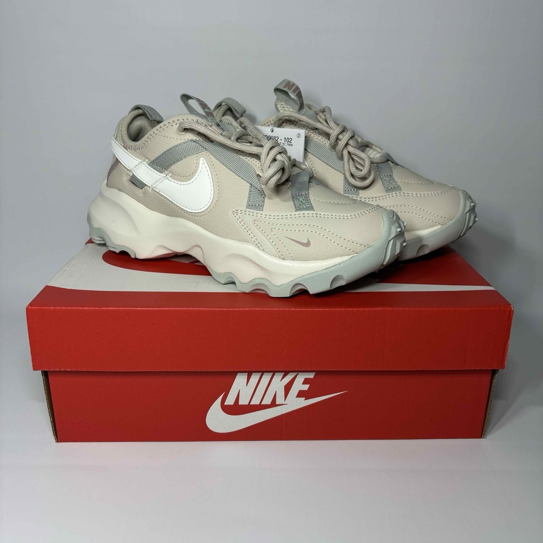 NIKE - ナイキ ウィメンズ TC 7900 ライトオールウッドブラウン NIKE - ナイキ ウィメンズ TC 7900 ライトオールウッドブラウン