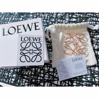 LOEWE(ブローチ/コサージュ)のフリマアイテム一覧 LOEWE(ブローチ/コサージュ)のフリマアイテム一覧