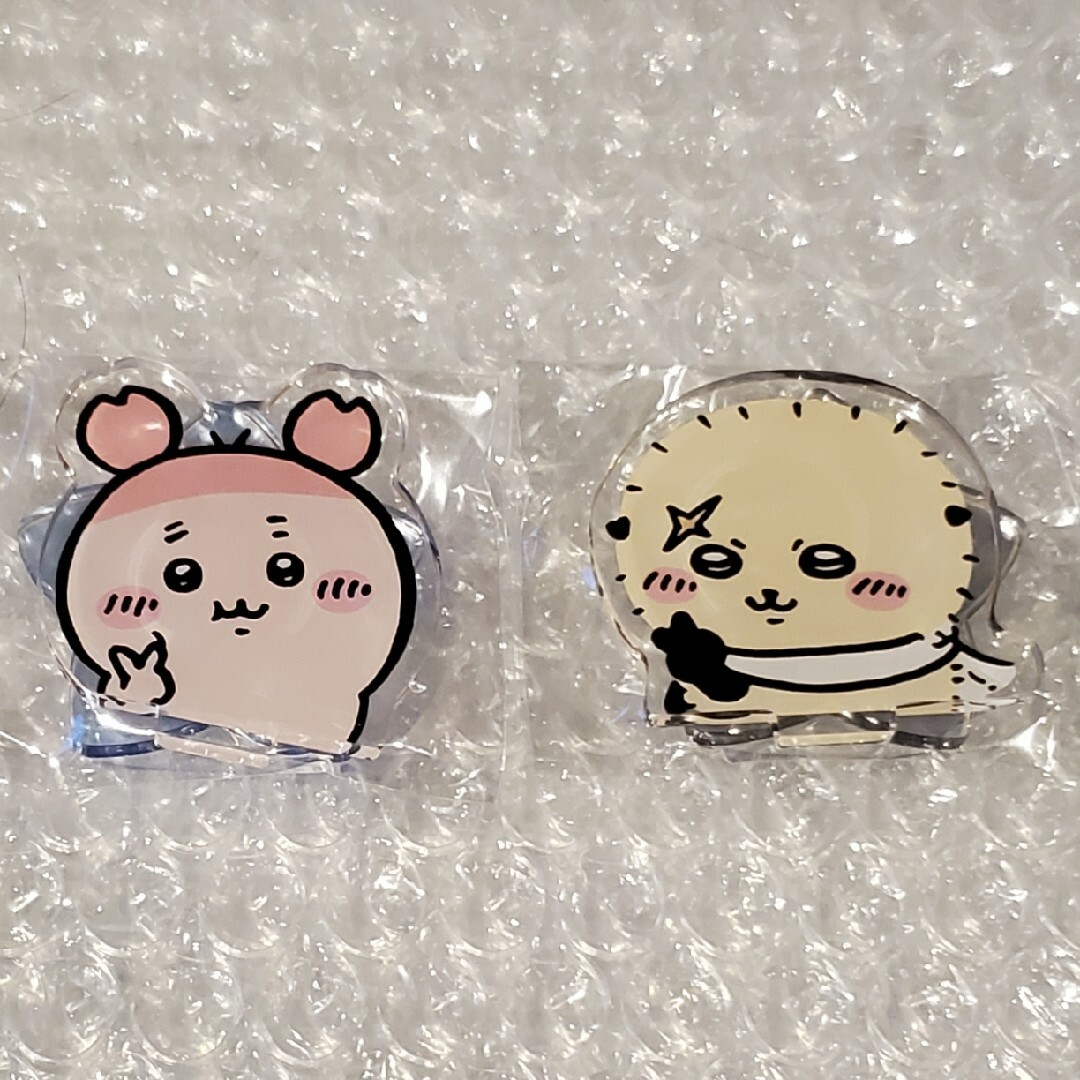 ちいかわ アクリルスタンド ラッコ かにちゃん エンタメ/ホビーのおもちゃ/ぬいぐるみ(キャラクターグッズ)の商品写真