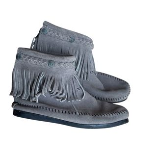 Minnetonka(グレー/灰色系)のフリマアイテム一覧 Minnetonka(グレー/灰色系)のフリマアイテム一覧