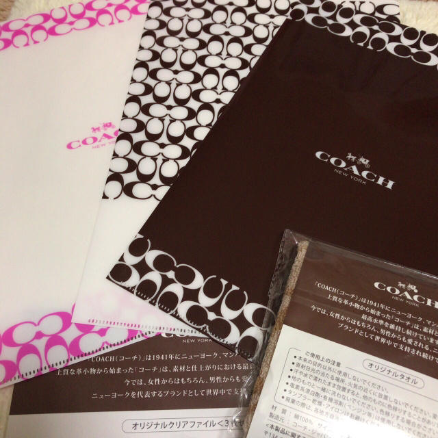 COACH(コーチ)のCOACH 新品 クリアファイル&タオルハンカチ セット レディースのファッション小物(ハンカチ)の商品写真