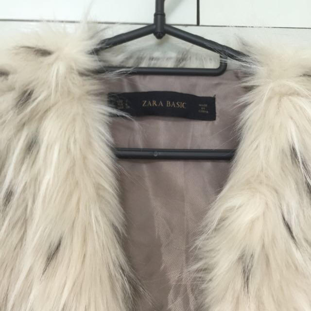 ZARA(ザラ)のZARAファーベスト レディースのジャケット/アウター(毛皮/ファーコート)の商品写真