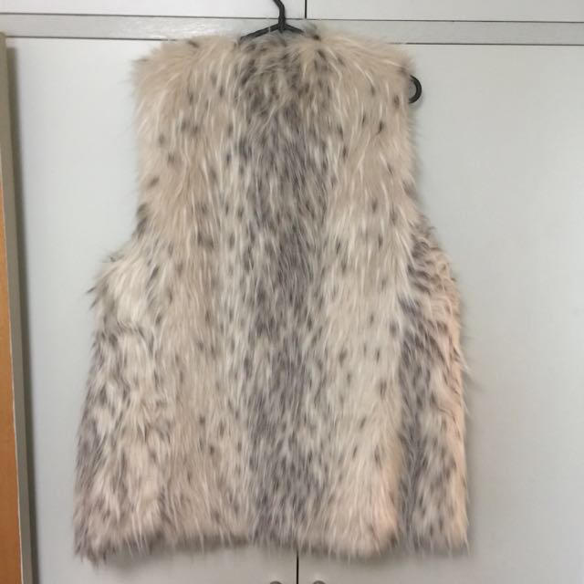 ZARA(ザラ)のZARAファーベスト レディースのジャケット/アウター(毛皮/ファーコート)の商品写真