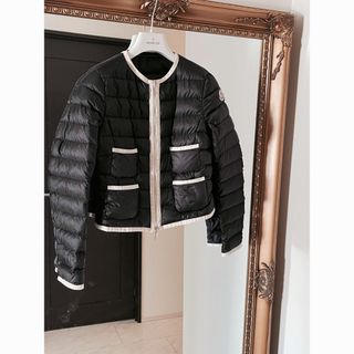 MONCLER(ダウンジャケット ・ ホワイト/白色系)のフリマ MONCLER(ダウンジャケット ・ ホワイト/白色系)のフリマ