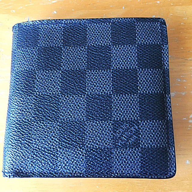 LOUIS VUITTON(ルイヴィトン)のLOUIS VUITTON 正規品 二つ折り財布 グラフィット メンズのファッション小物(折り財布)の商品写真