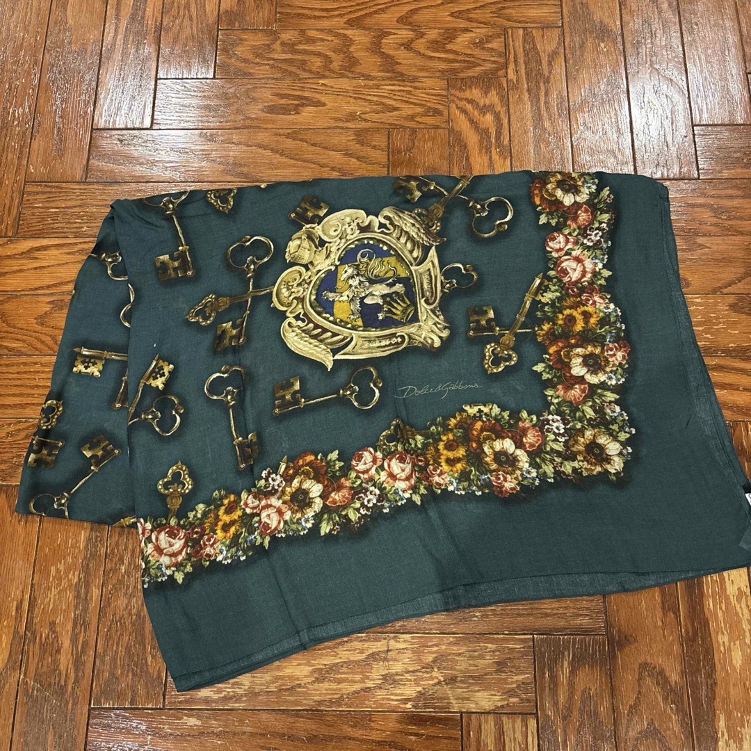 Dolce&Gabbana*鍵と花柄の大判ストール Dolce&Gabbana*鍵と花柄の大判ストール