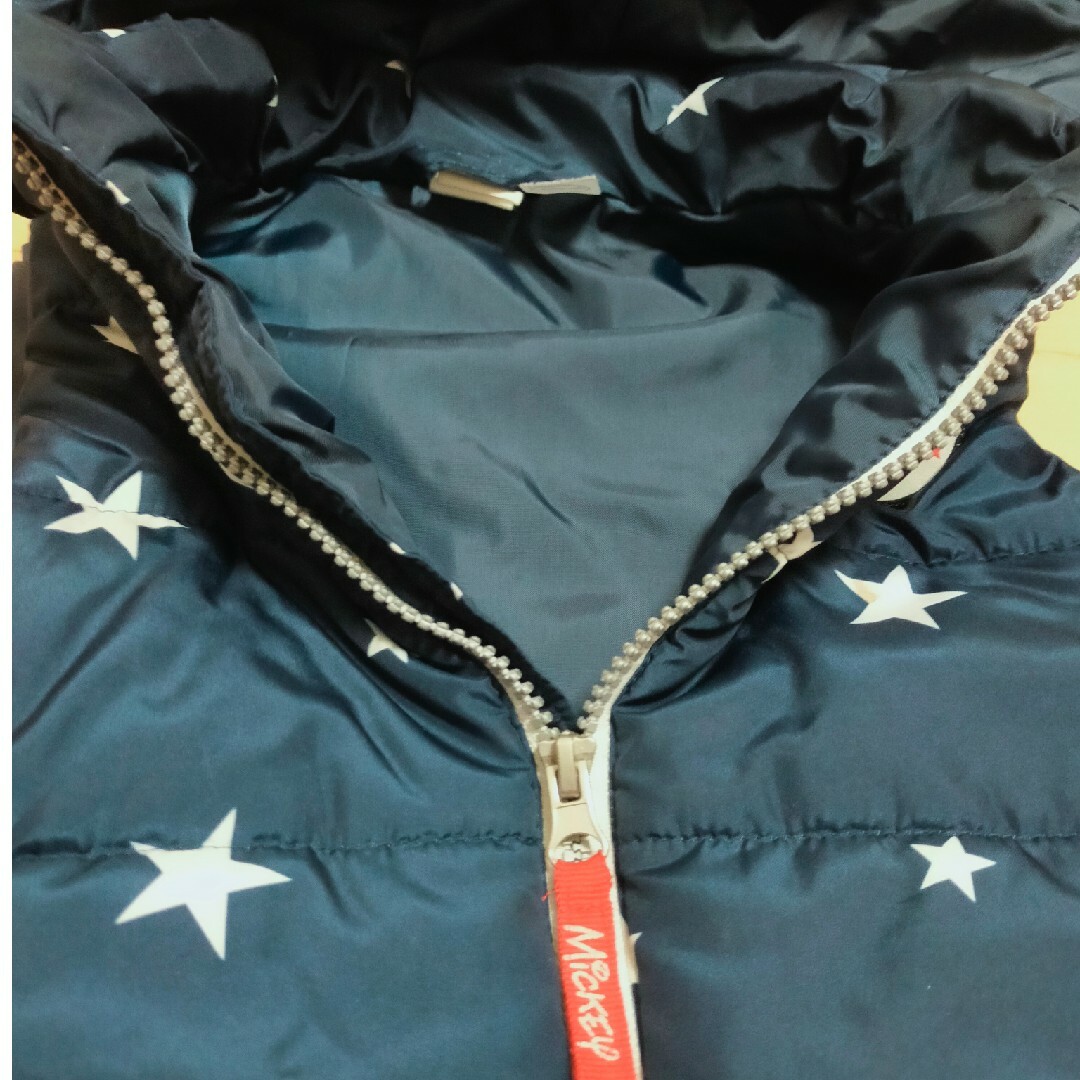 H&M(エイチアンドエム)の★冬物SALE【Disney】ミッキーダウンベスト　90cm　★単品OK キッズ/ベビー/マタニティのキッズ服男の子用(90cm~)(ジャケット/上着)の商品写真