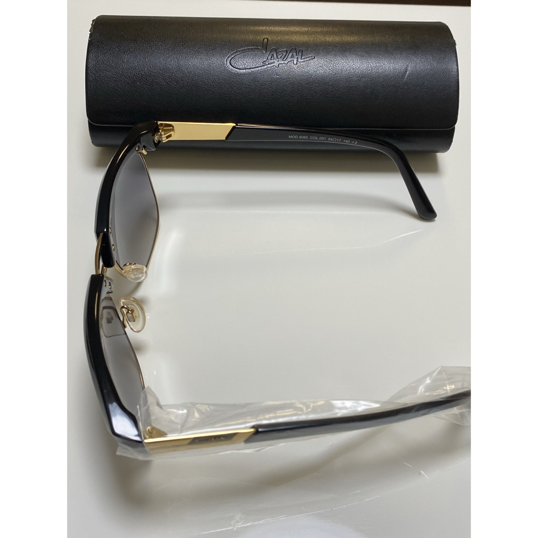 Cazal ラウンド型サングラス ケース付き ファッション小物 Cazal ラウンド型サングラス ケース付き ファッション小物