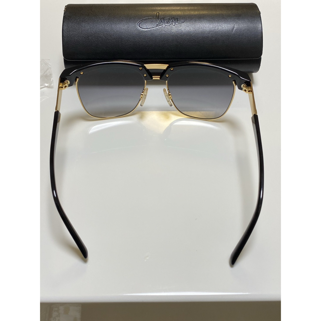 Cazal ラウンド型サングラス ケース付き ファッション小物 Cazal ラウンド型サングラス ケース付き ファッション小物