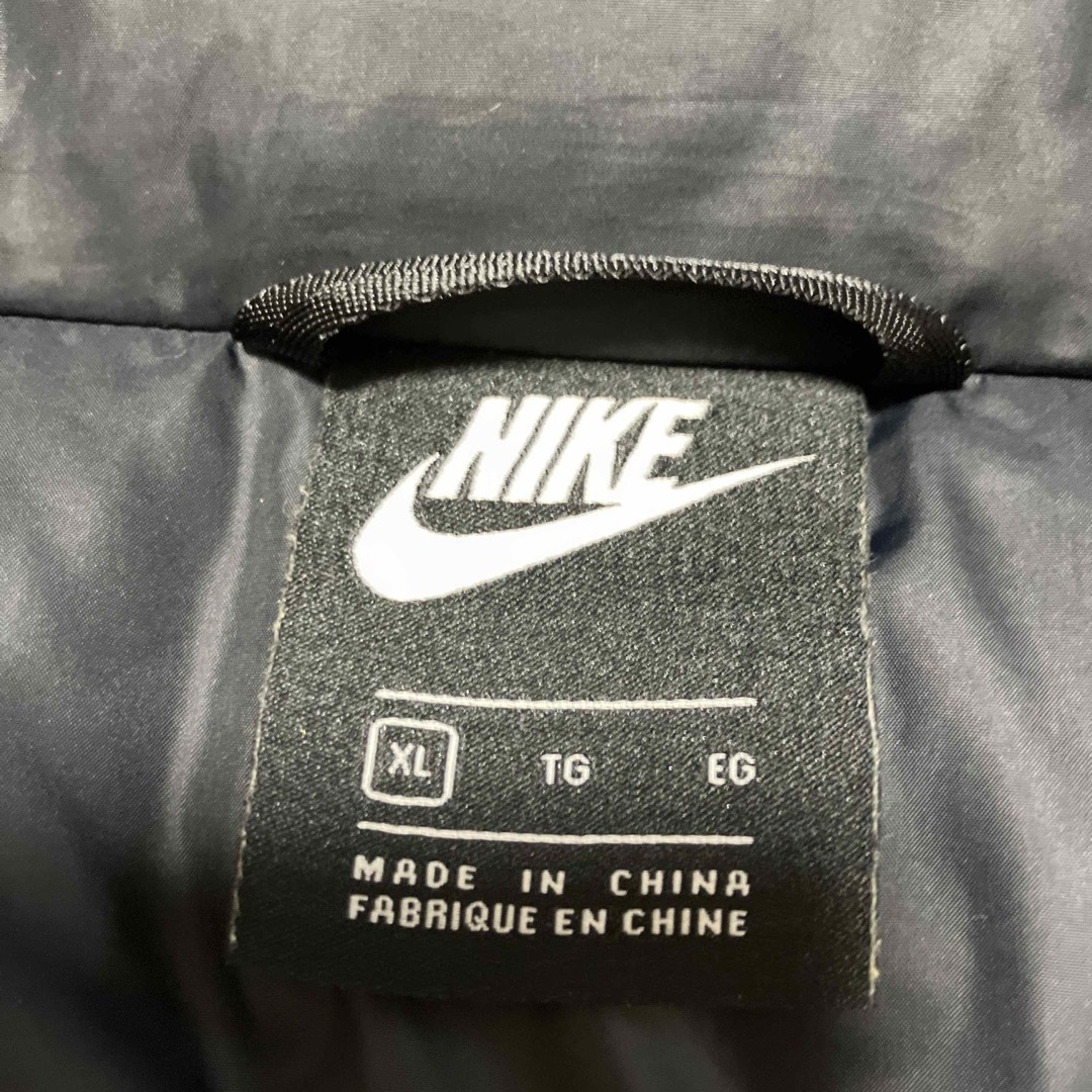 NIKE - NIKE ナイキ フード付きダウンジャケット 総柄 白黒 XL NIKE - NIKE ナイキ フード付きダウンジャケット 総柄 白黒 XL