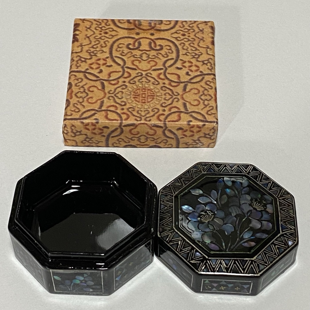中国 螺鈿細工 らでんさいく 縁起の良い八角 小箱、宝石箱、香合 中国 螺鈿細工 らでんさいく 縁起の良い八角 小箱、宝石箱、香合