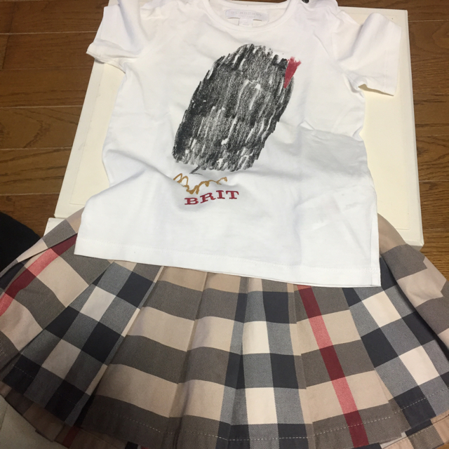 BURBERRY(バーバリー)のkidsバーバリー 半袖 スカート セット キッズ/ベビー/マタニティのキッズ服女の子用(90cm~)(Tシャツ/カットソー)の商品写真