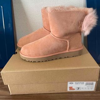 UGG(ブーツ ・ ピンク/桃色系)のフリマアイテム一覧 UGG(ブーツ ・ ピンク/桃色系)のフリマアイテム一覧